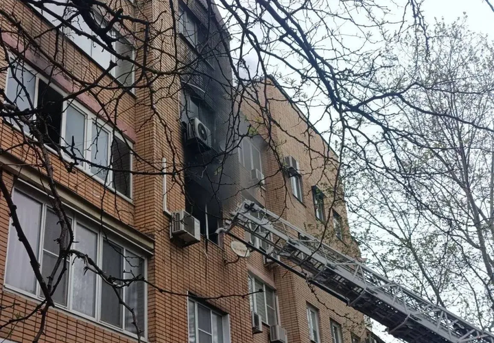 В центре Новороссийска эвакуировали людей из-за пожара