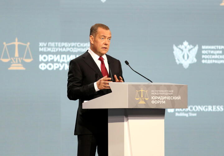 По словам Медведева, Ереван будто действует по чужой указке