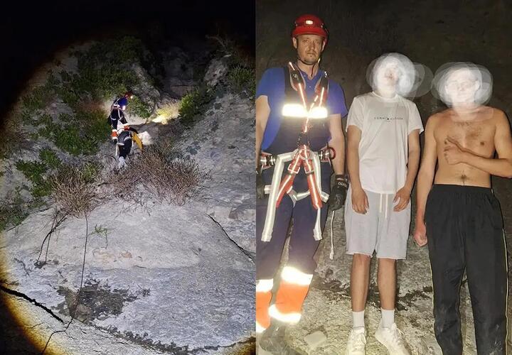 В Краснодарском крае спасатели 3 часа снимали со скалы двух горе-альпинистов 