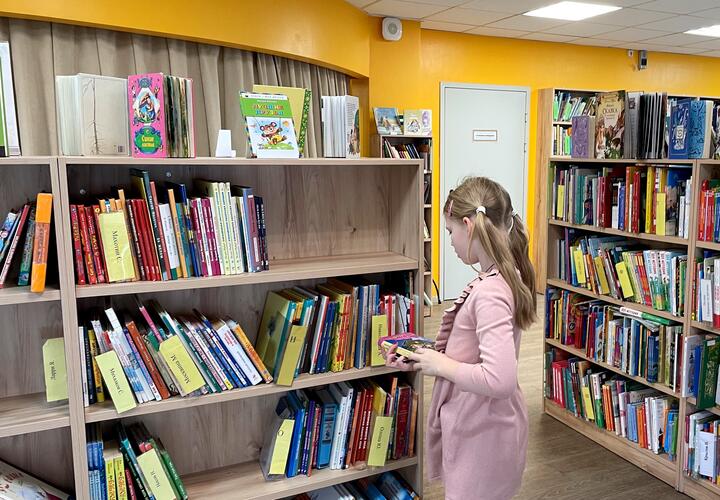 В школьном списке для чтения нашли опасные книги: почему их стоит читать вместе с детьми? 