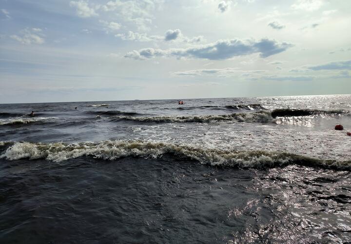 Мужчин унесло течением в море возле Сочи