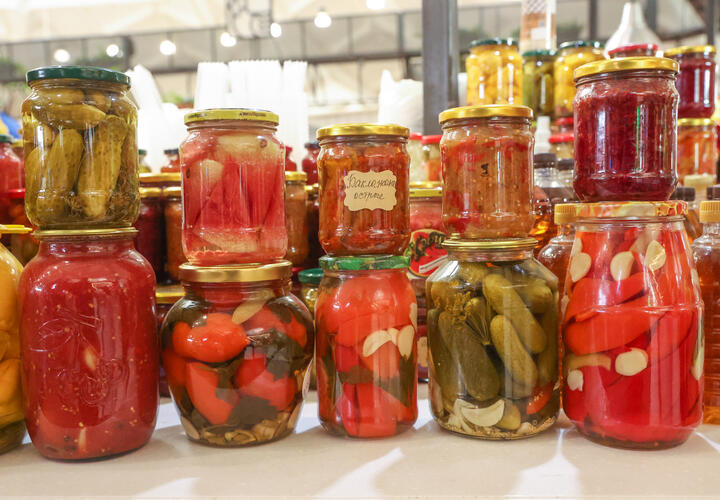 Эксперт назвал продукты, которые лучше всего сохраняют вкус после заморозки, засолки и консервации