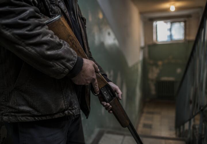 Близкие девушки требует расторгнуть брак с пожизненно осужденным убийцей