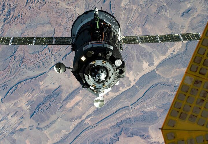 На борту корабля находился также астронавт NASA