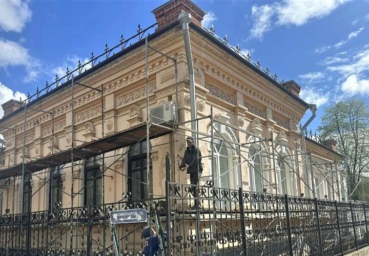 В Краснодаре возвращают к жизни детский сад XIX века с лепниной и коваными элементами 