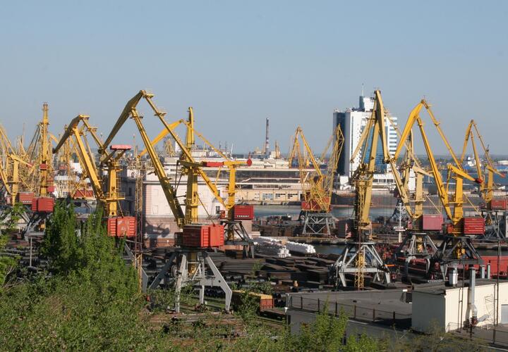 Блокада портов сломала логистику ВСУ: грузы повезли через Одесскую область