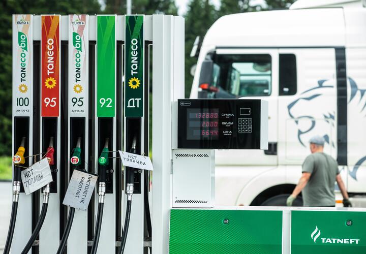 Будет «жесть»: почему дефицит только набирает обороты. Россию накрыла вторая волна топливного кризиса 