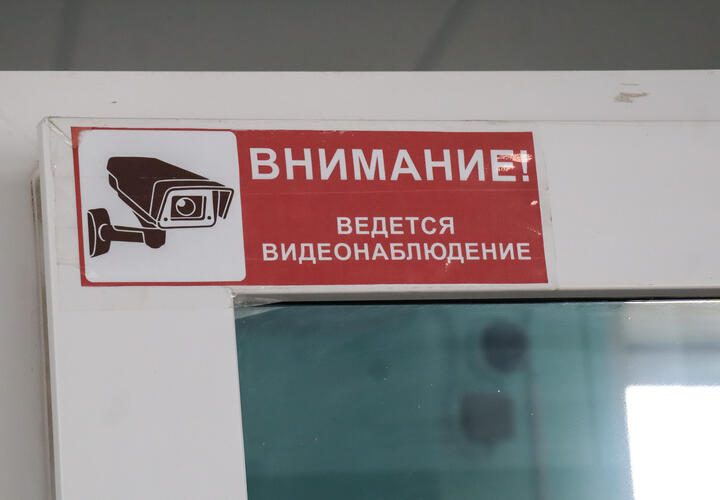 Женщина успела дважды переодеться вместе с шестилетней дочерью