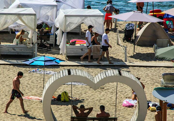 Море остывает: какая температура воды на курортах Кубани и где купаться комфортнее 