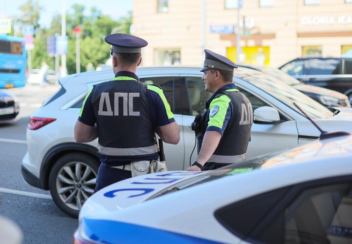 На Кубани пьяный дедушка на Daewoo не справился с парковкой и сбил женщину 