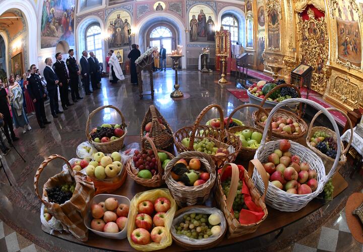 Преображение Господне и Яблочный Спас: что можно и что нельзя в великий праздник. Разбираем главное 
