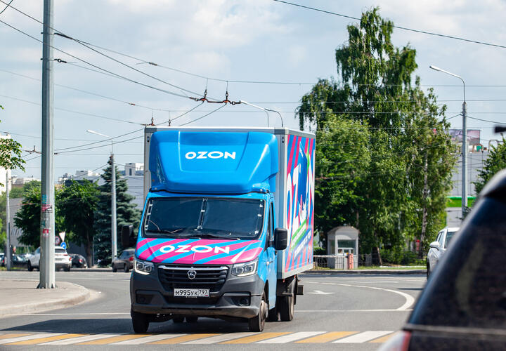 Товары уберут из продажи, а заказы отменят: пять крупных логистических объектов OZON пострадали этой ночью от ударов беспилотников