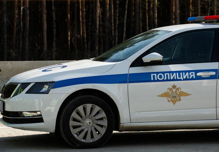 Мужчина успел украсть из салона иномарки деньги и планшет