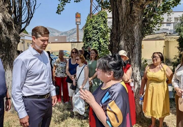 В Новороссийске обсудили цифровизацию медицины и проверили строительство Сквера Медиков 
