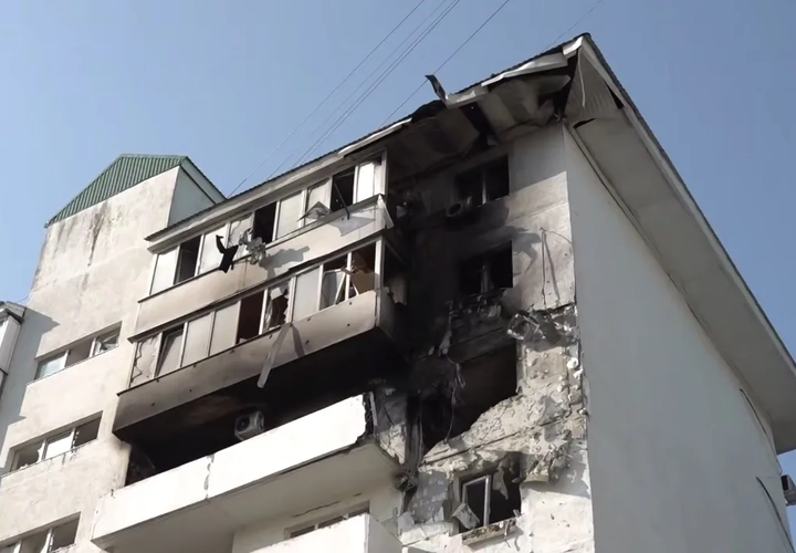 В Новороссийске ввели режим ЧС. Повреждены здания общеобразовательной и спортивной школ, а ещё колледж