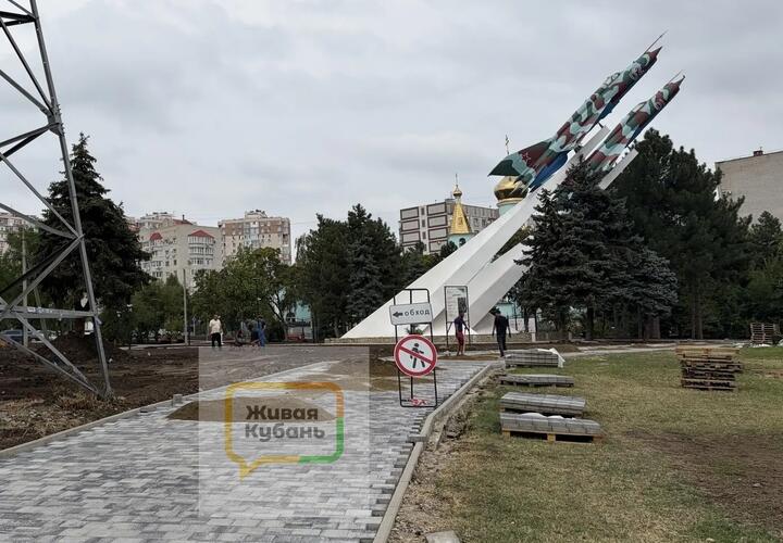 О том, что происходит в Тургеневском сквере, как там копают, ровняют и плитку кладут, смотрите и читайте в фоторепортаже «ЖК»