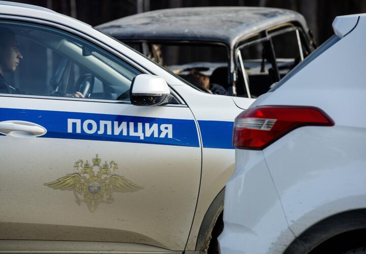 Водитель легковушки не уступил дорогу внедорожнику с прицепом