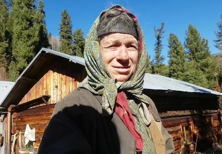 Непрошенный гость: хозяин тайги вышел к заимке отшельницы Агафьи Лыковой 