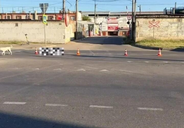Родственников погибшего мужчины ищут в Краснодаре. Иномарка сбила пожилого пешехода на зебре