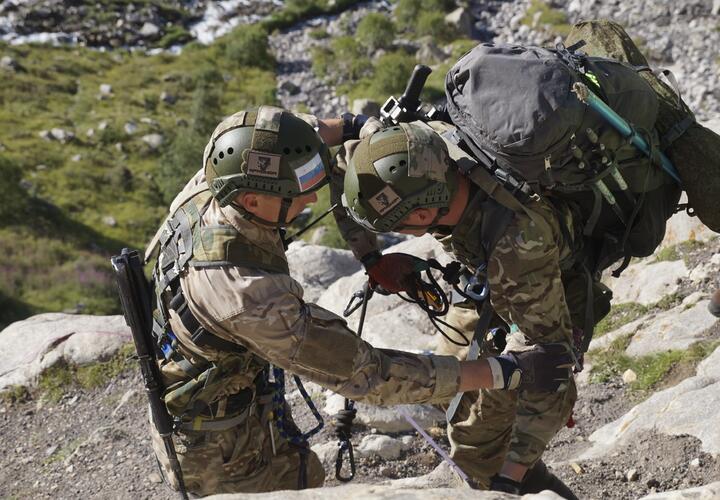 В Кабардино-Балкарии продолжаются поиски альпинистов. Эксперты назвали причины трагедии и оценили шансы пропавших 