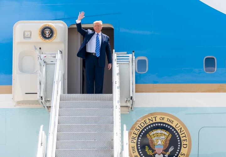 Лицемерие по-европейски: Трамп напомнил ЕС о закупках топлива у России 