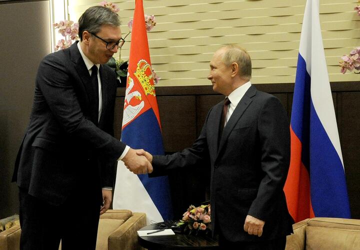 Экс‑президент Вучич ушёл в отставку после года студенческих протестов