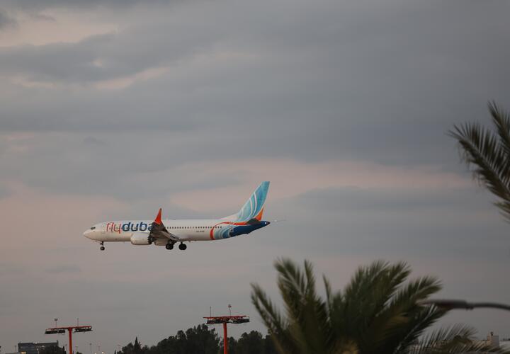 Пилот Flydubai выжил после нападения в воздухе: посольство сообщило о его состоянии 