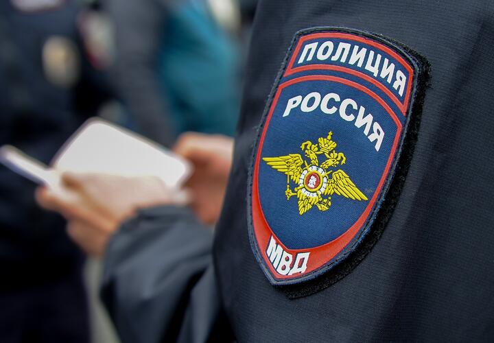 «Верни долг»: в пригороде Краснодара неизвестные обливают машины зелёнкой и бьют стёкла