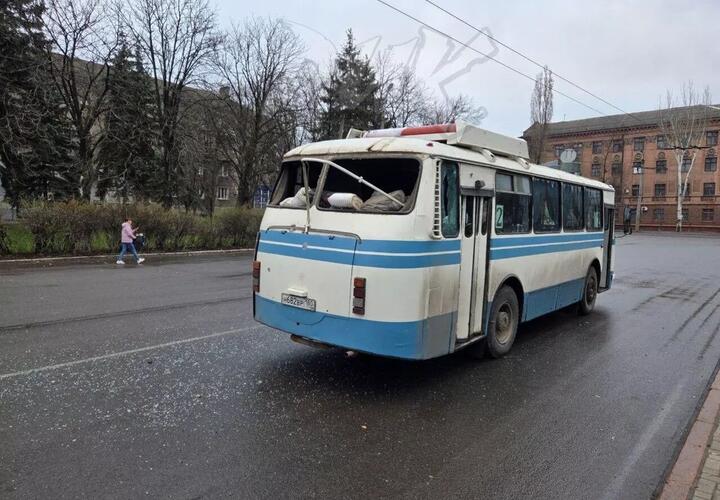 ВСУ снова ударили по автобусу с гражданскими людьми: в Горловке ранены семь человек