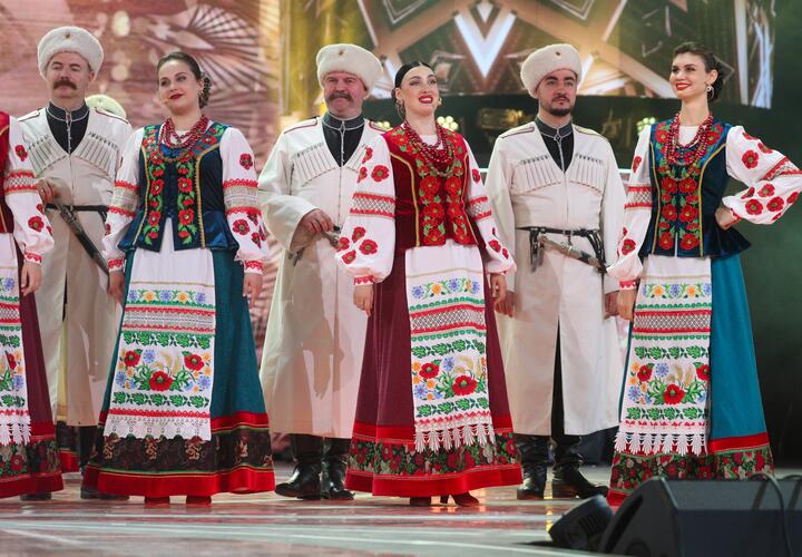 «Вы достойно держите планку»: Владимир Путин поздравил Кубанский казачий хор с юбилеем 