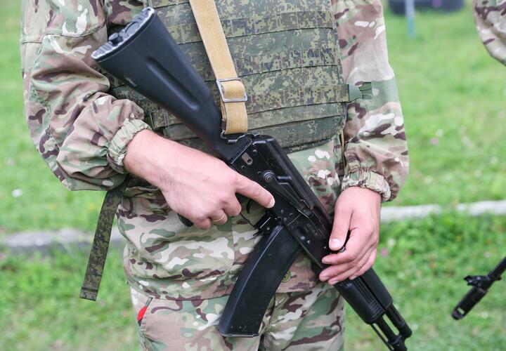 Захваченных российских бойцов отправляют обратно к своим с минами и тротилом