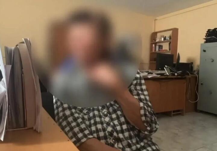 «Он звонит и называет меня по имени отчеству»: 83-летнюю бабушку в Новороссийске обманул мошенник. Напуганная старушка отдала все свои накопления 