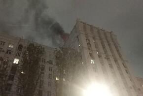 В центре столицы горит жилое историческое здание