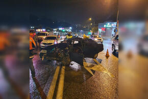 В Сочи произошло серьезное ДТП с участием трех автомобилей