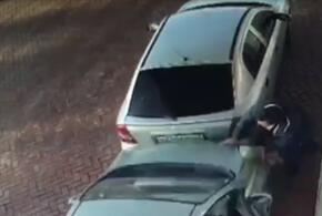 Жительница Кубани перепутала педали и устроила аварию на АЗС