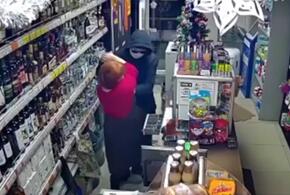 В Краснодаре мужчина с гранатой ограбил магазин 