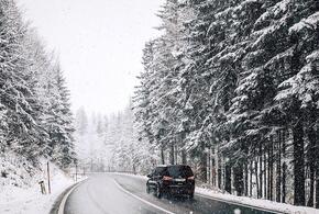 Эксперт дал рекомендации для езды в снегопад на автомобиле