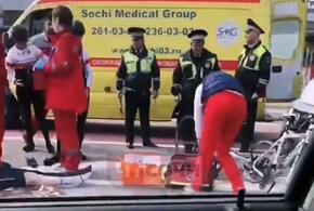 В Сочи иномарку во время аварии отбросило на велосипедистов