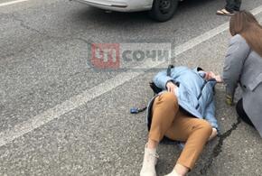В Сочи таксист сбил девушку на пешеходном переходе