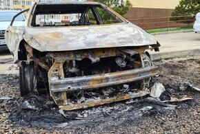 В Анапе неизвестные подожгли два автомобиля