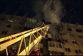 В Краснодаре в многоэтажном доме вспыхнул пожар ВИДЕО