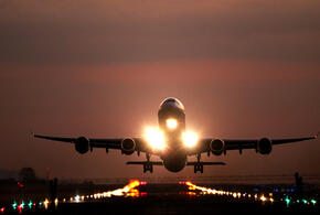 Ночью в аэропорту Сочи не смог приземлиться 21 самолет  