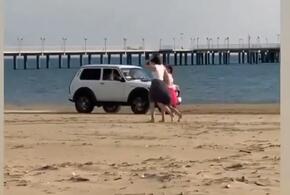 В Анапе водитель на «Ниве» устроил пляжное ралли ВИДЕО