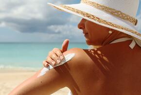 Эксперты посоветовали, как правильно выбрать солнцезащитный крем