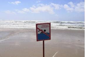 В Анапе жителям и отдыхающим запретили купаться на всех пляжах