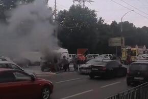В Краснодаре загорелась машина скорой помощи ВИДЕО