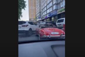 В Краснодаре уникальный ретро Mercedes попал в аварию ВИДЕО