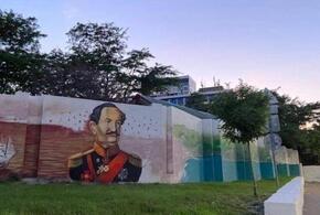 В Новороссийске граффити с футболистами заменили изображением адмирала