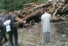Жители села под Сочи до сих пор из-за наводнения отрезаны от цивилизации