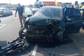 На Кубани в аварии на трассе пострадали трое взрослых и ребенок